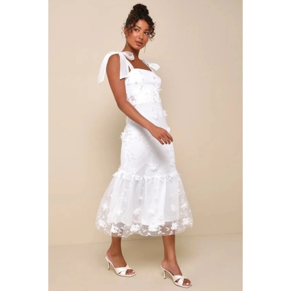 NWT Lulus Divinely Adored White Embroidered Floral Tie-Strap Midi Dress Size Med